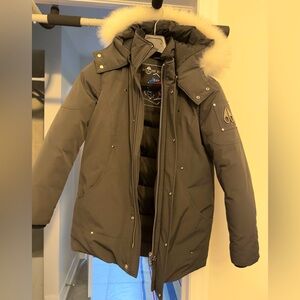 Moose Knuckles Gray youth Large parka white fur